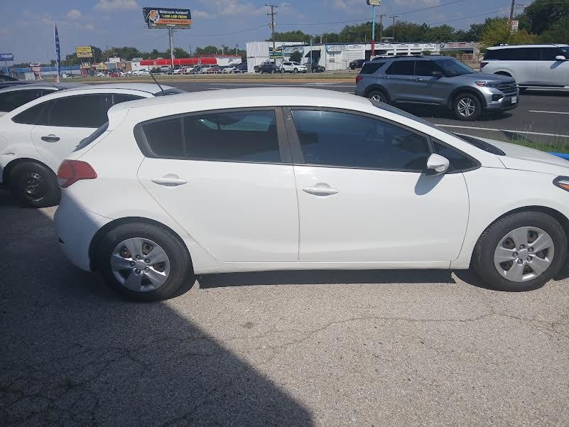 2017 Kia Forte 5-Door LX