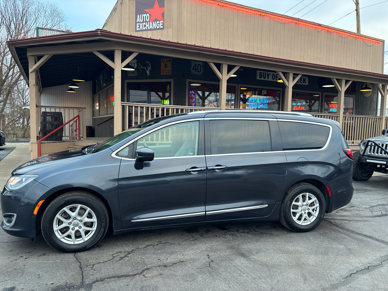 2020 Chrysler Pacifica Touring L's photo