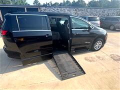 2020 Chrysler Voyager 