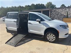 2020 Chrysler Voyager 