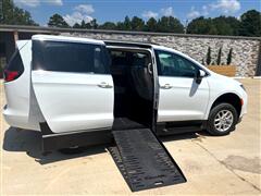 2021 Chrysler Voyager 