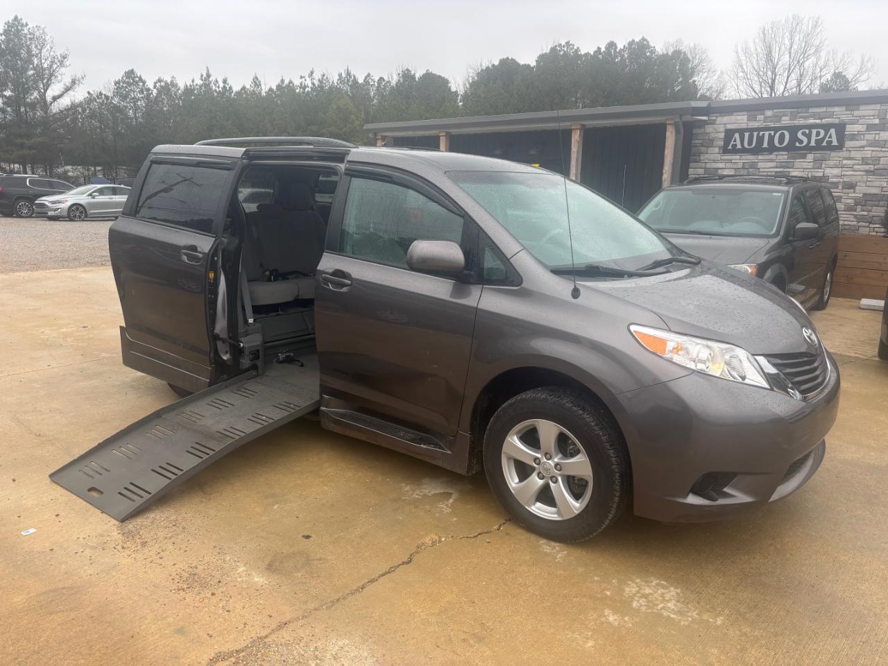 2014 Toyota Sienna LE FWD 8-Passenger V6
