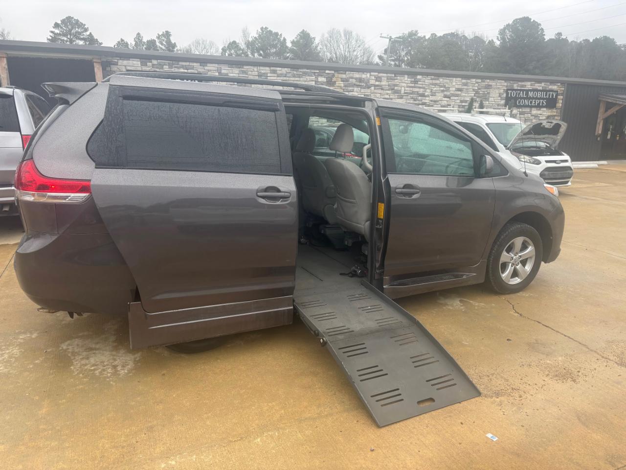 Toyota Sienna LE FWD 8-Passenger V6 2014