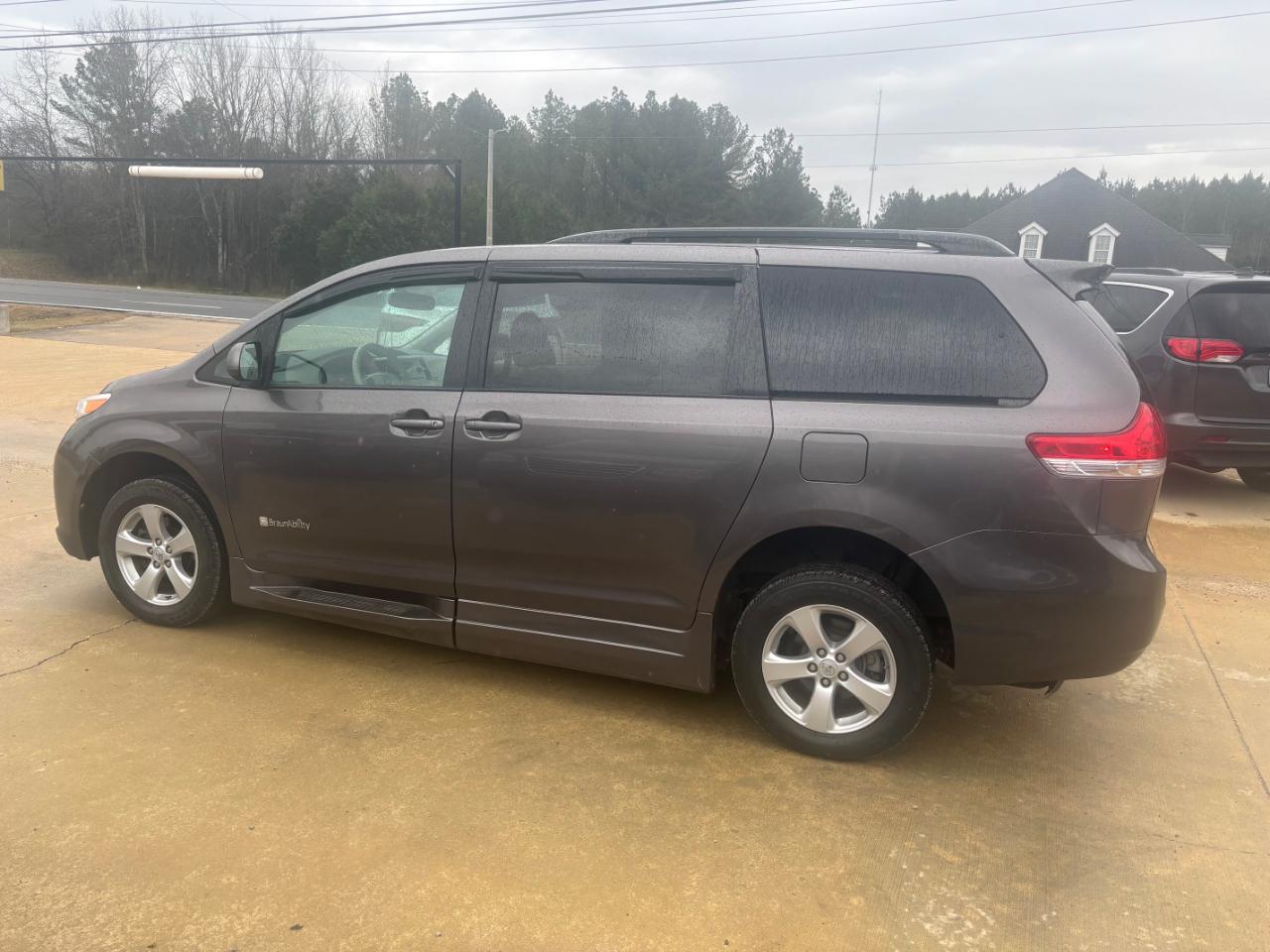 Toyota Sienna LE FWD 8-Passenger V6 2014