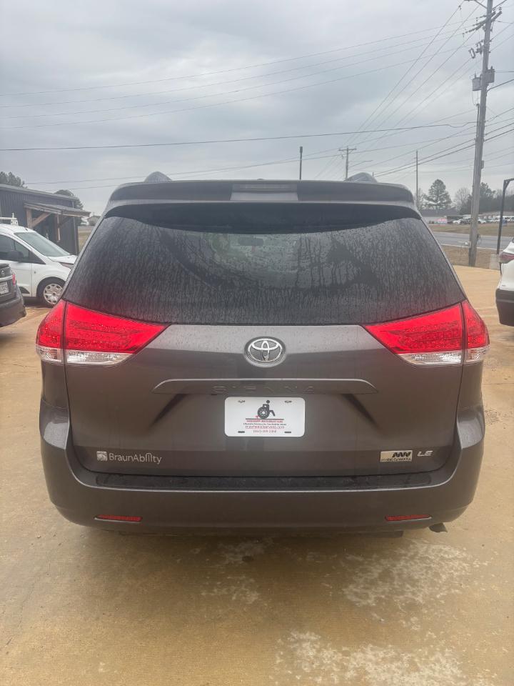 Toyota Sienna LE FWD 8-Passenger V6 2014