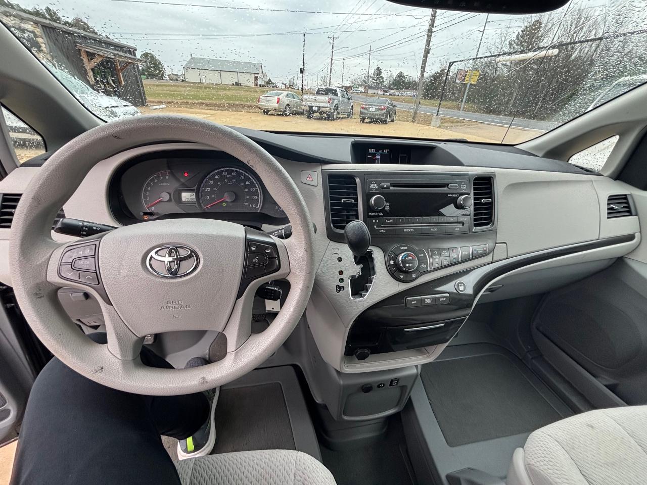 Toyota Sienna LE FWD 8-Passenger V6 2014