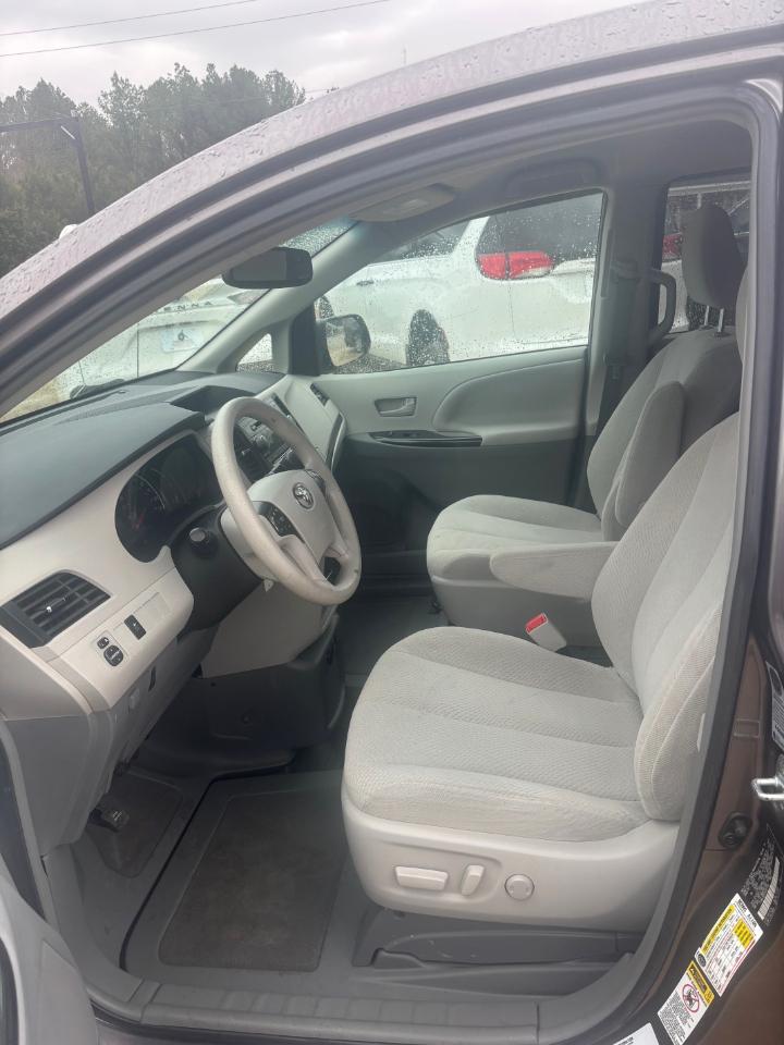 Toyota Sienna LE FWD 8-Passenger V6 2014