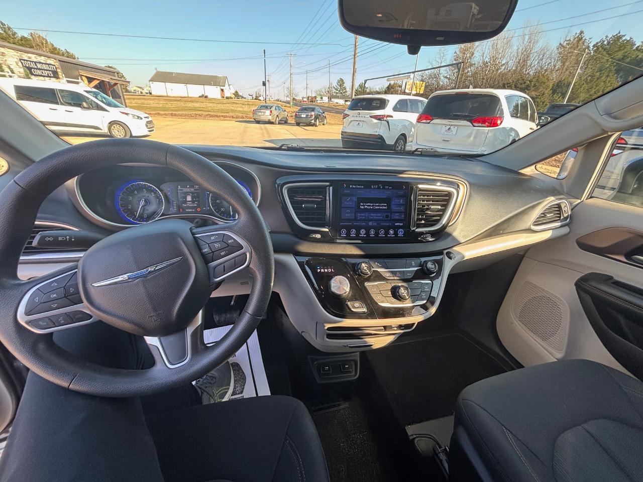 Chrysler Pacifica Touring 2017