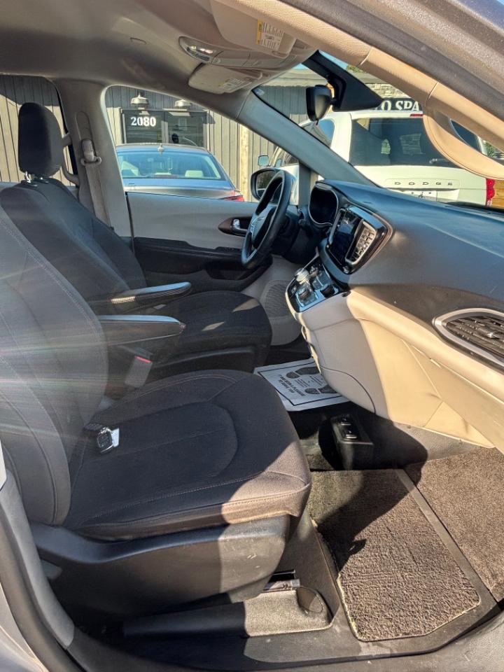 Chrysler Pacifica Touring 2017