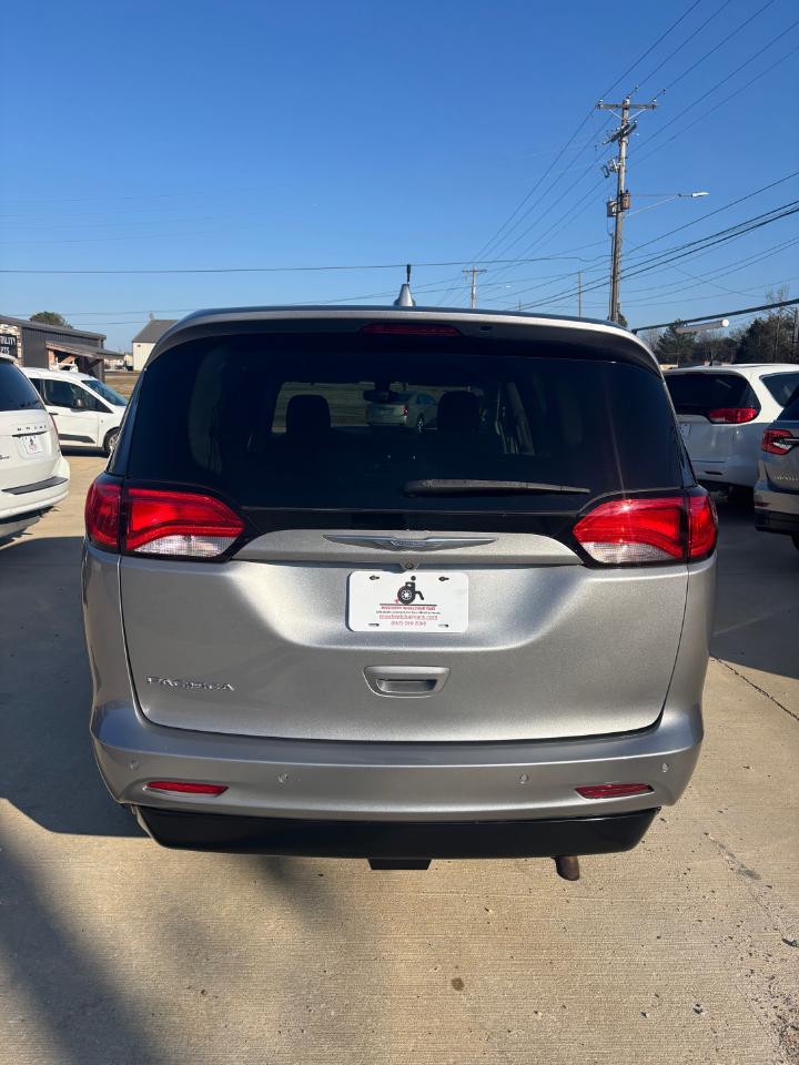 Chrysler Pacifica Touring 2017