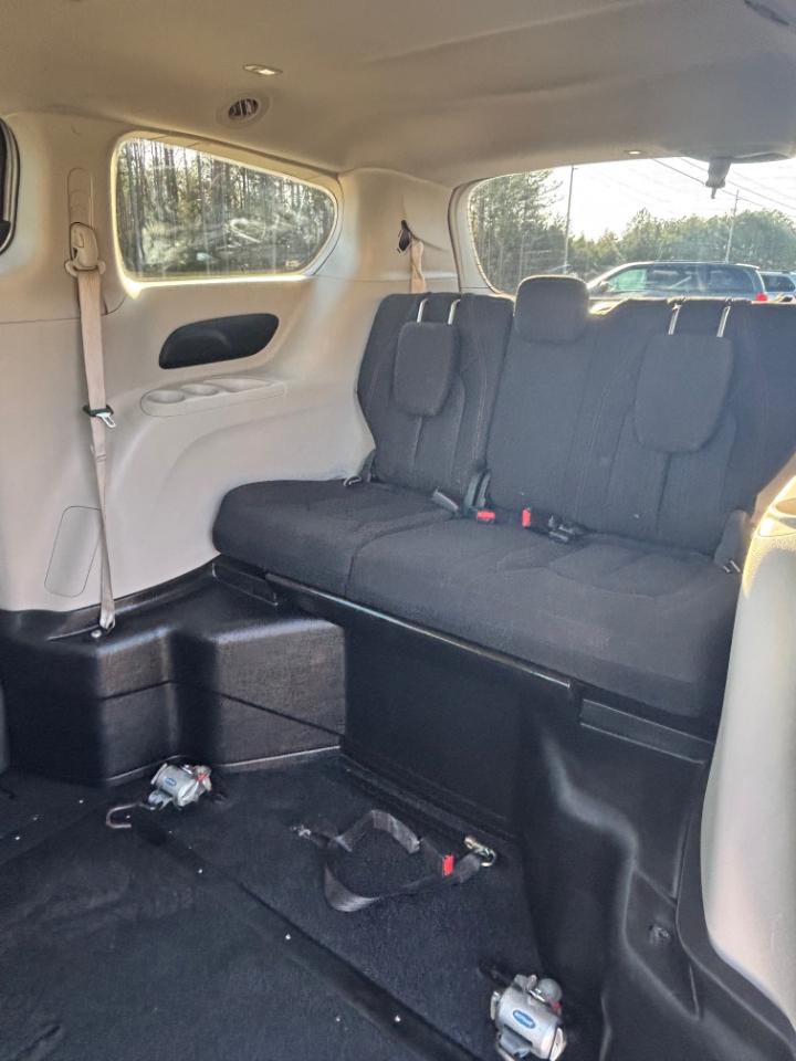 Chrysler Pacifica Touring 2017