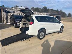 2023 Chrysler Voyager 