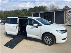 2023 Chrysler Voyager 