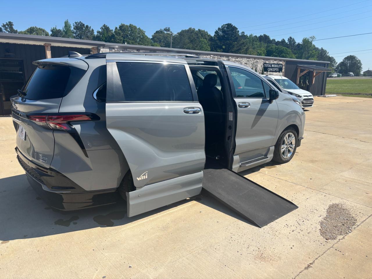 Toyota Sienna XSE 7-Passenger AWD 2023