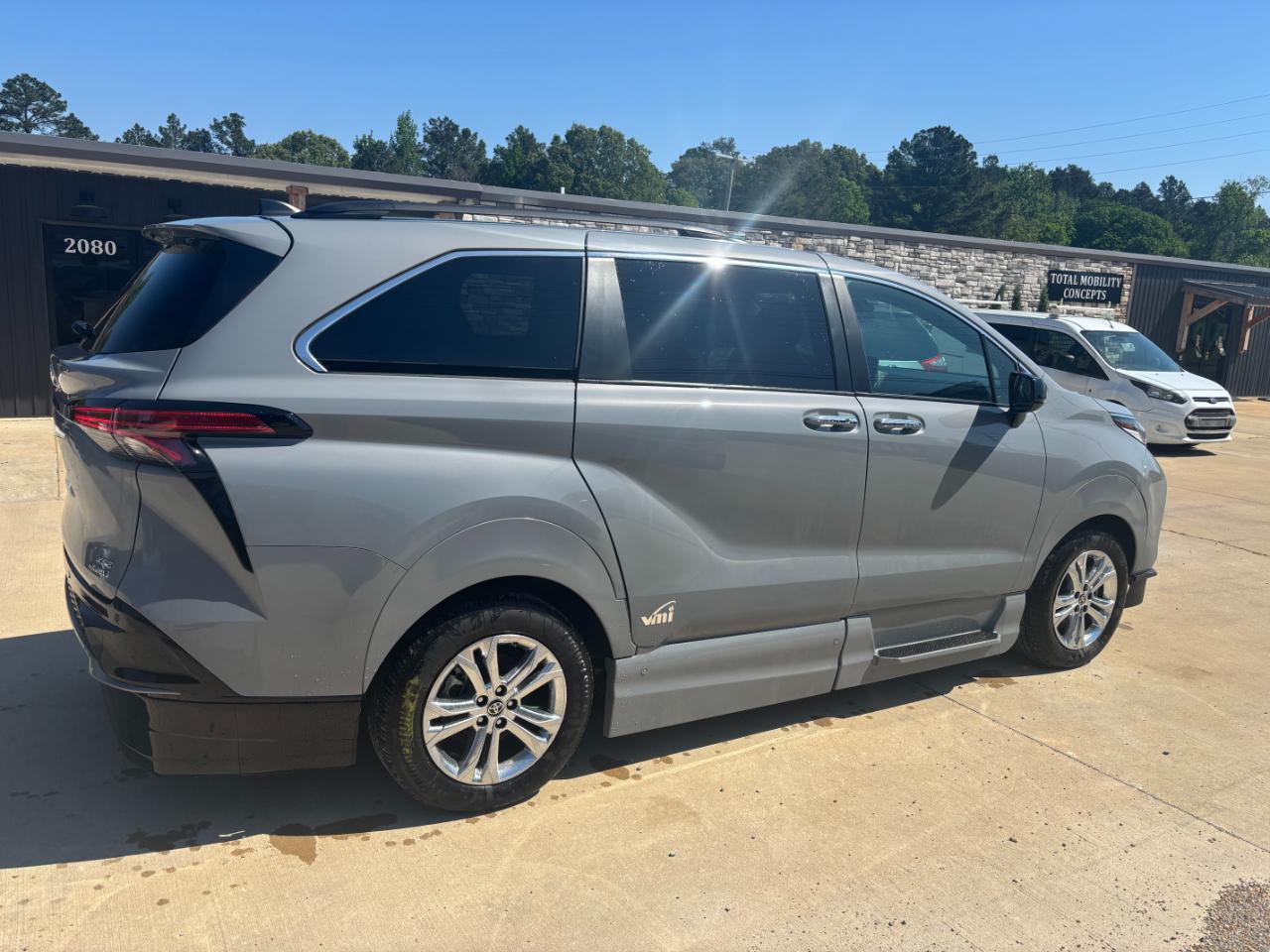 Toyota Sienna XSE 7-Passenger AWD 2023