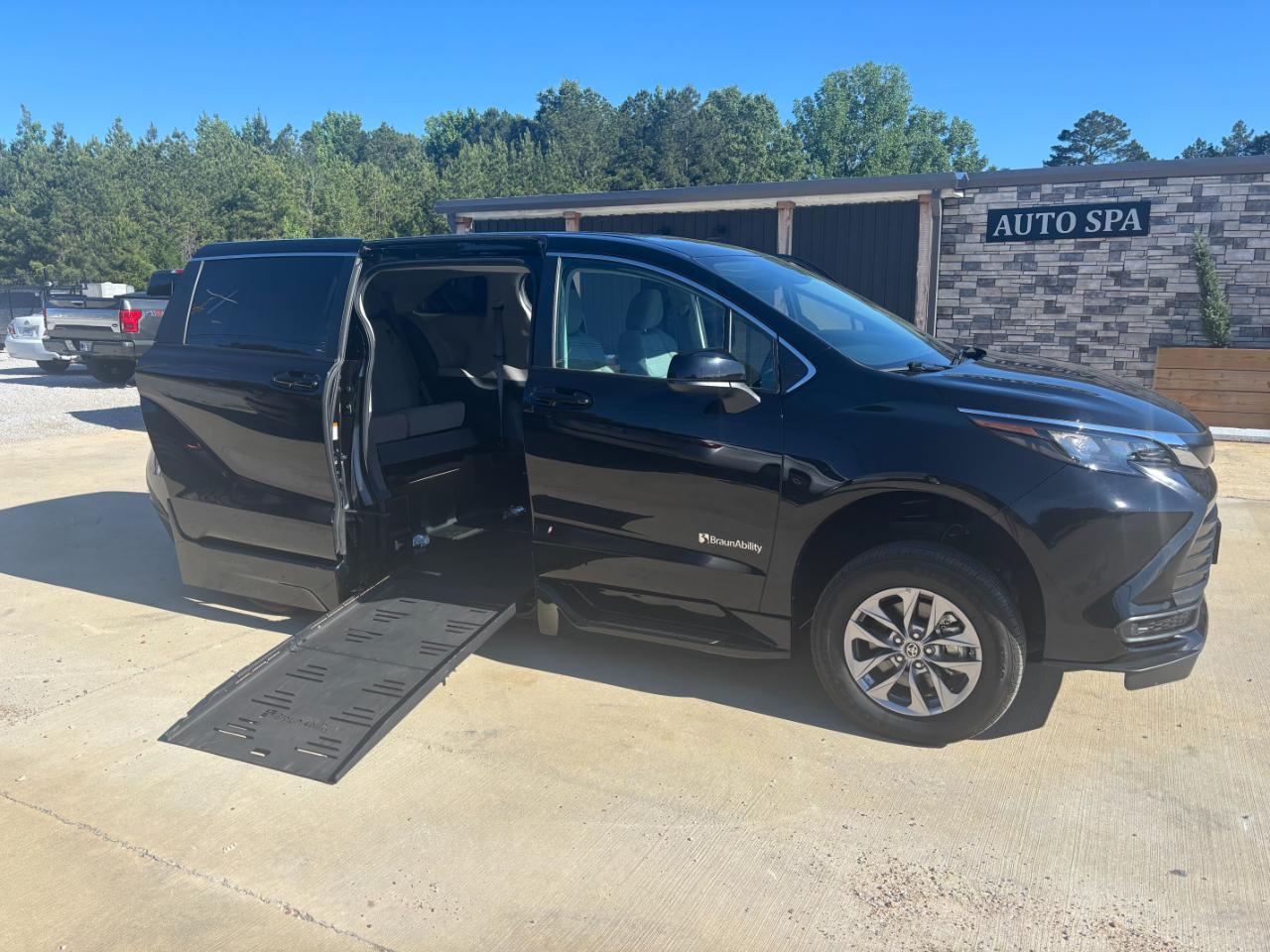 Toyota Sienna LE 8-Passenger 2024