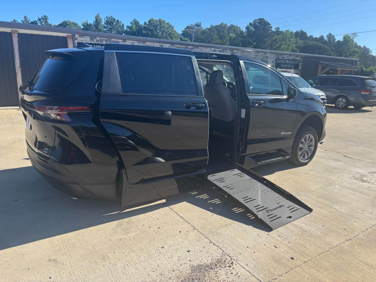 Toyota Sienna LE 8-Passenger 2024