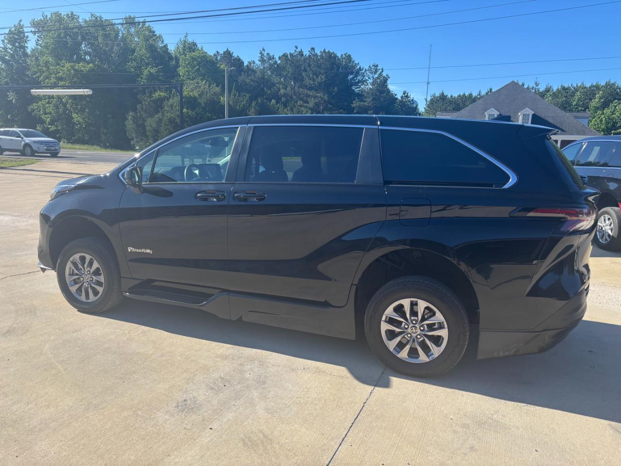 Toyota Sienna LE 8-Passenger 2024