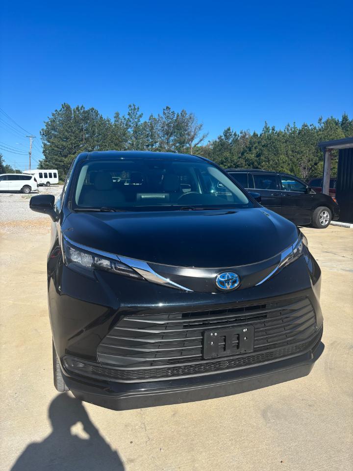 Toyota Sienna LE 8-Passenger 2024