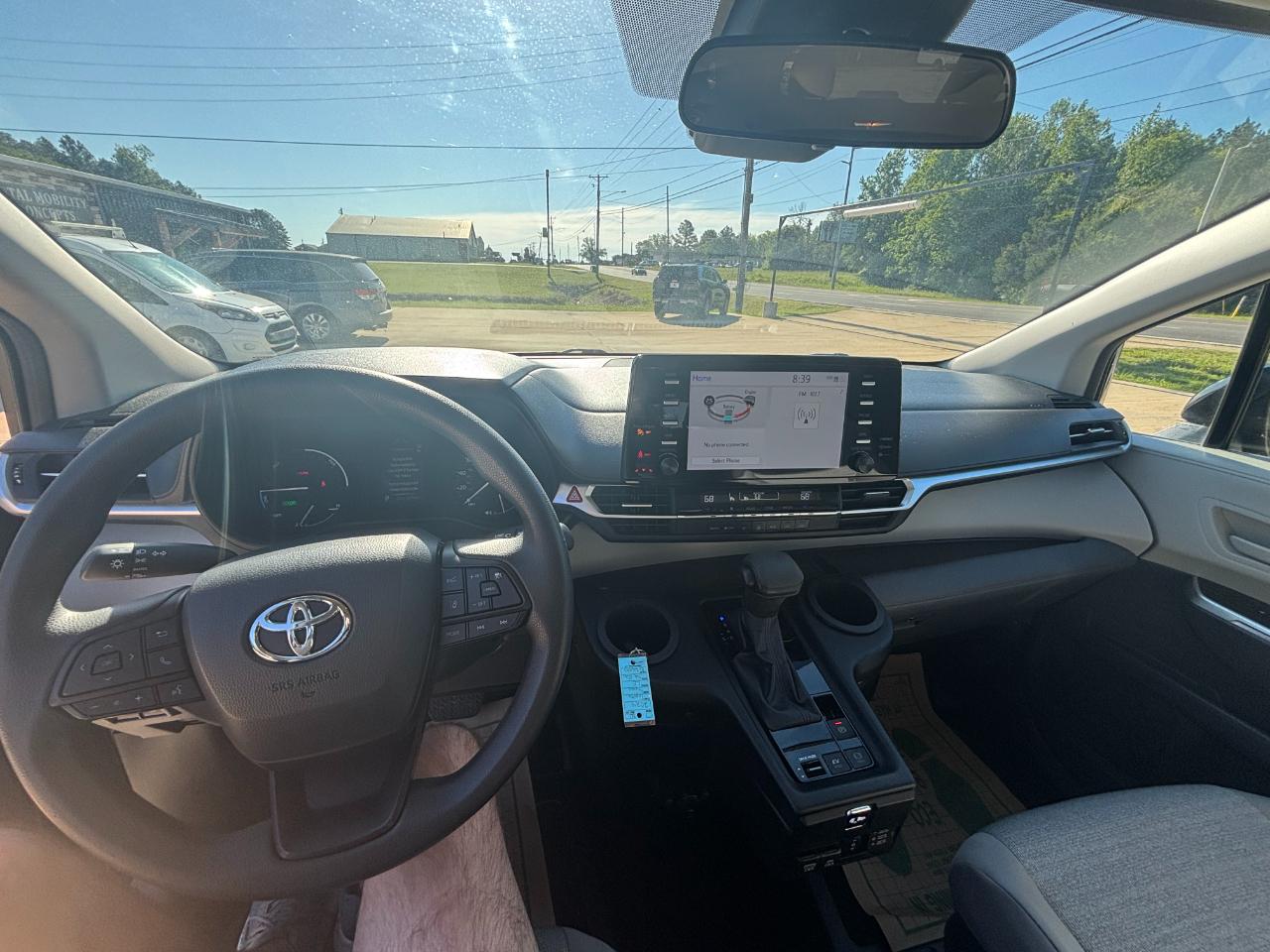 Toyota Sienna LE 8-Passenger 2024