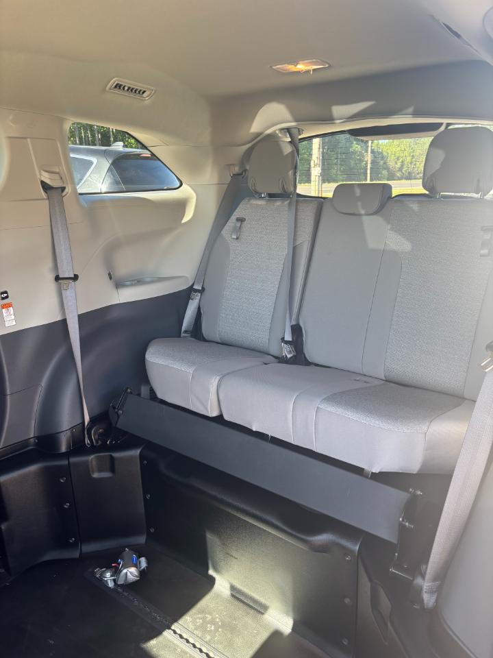 Toyota Sienna LE 8-Passenger 2024