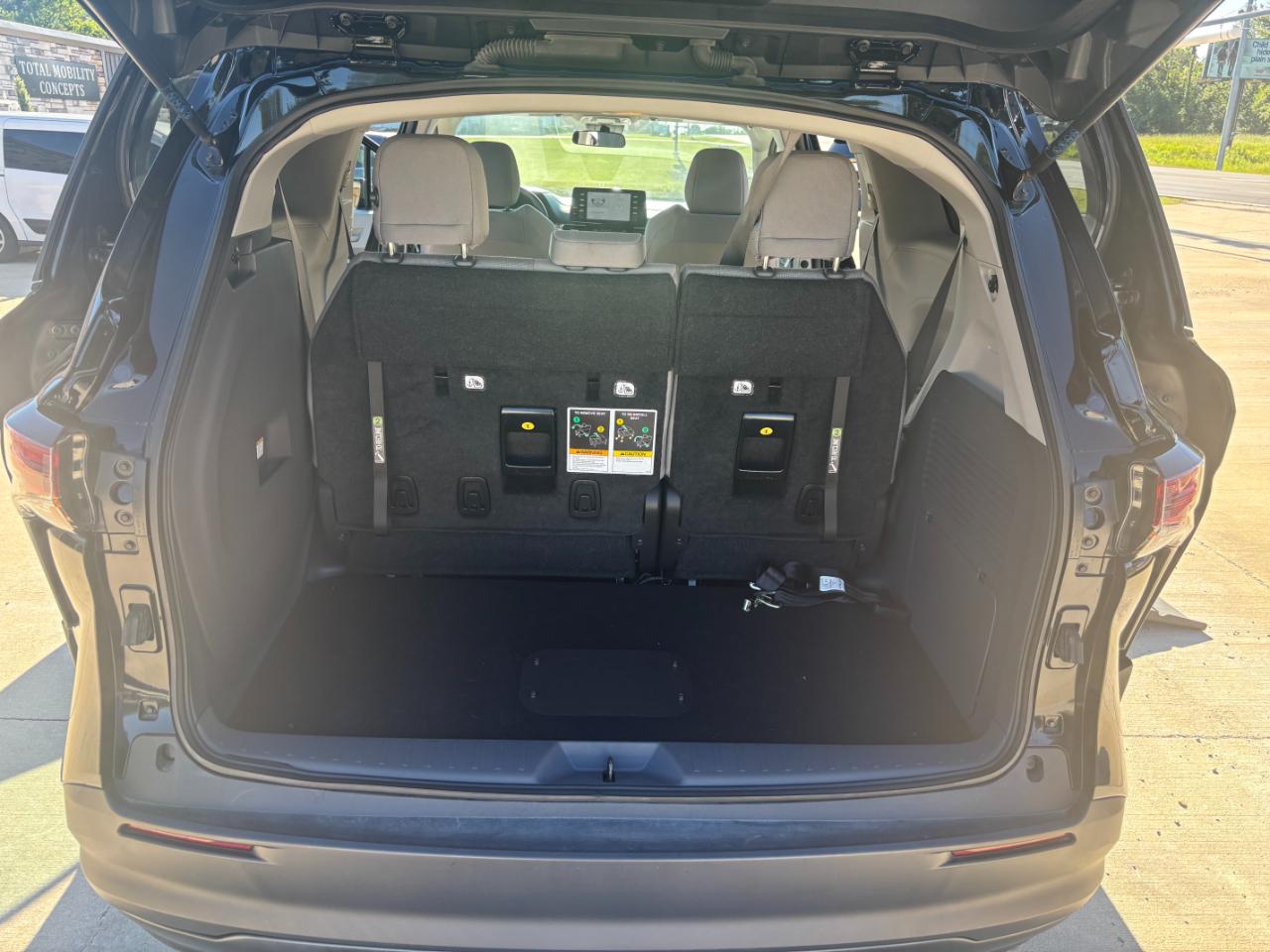 Toyota Sienna LE 8-Passenger 2024