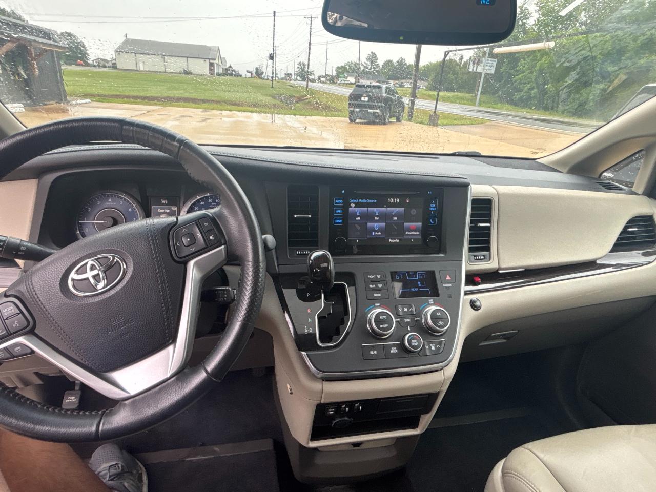 Toyota Sienna XLE FWD 8-Passenger V6 2016