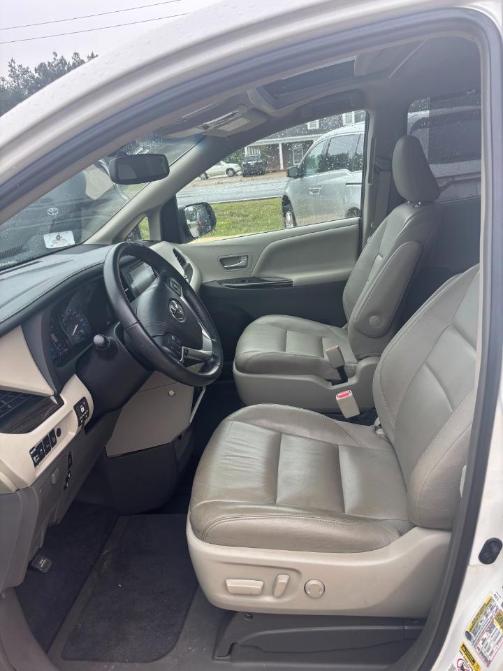 Toyota Sienna XLE FWD 8-Passenger V6 2016