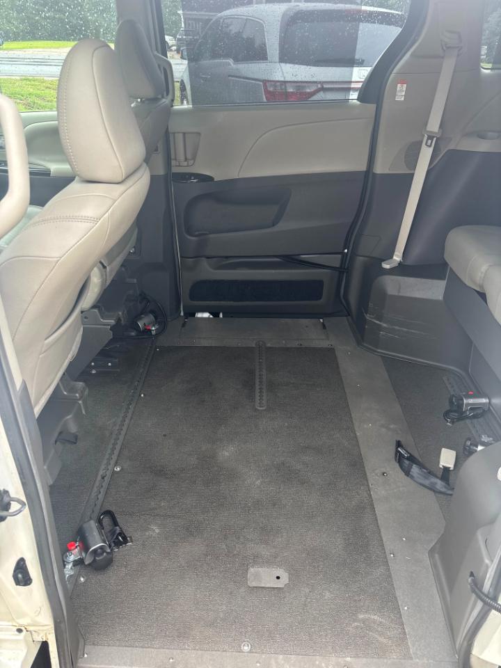 Toyota Sienna XLE FWD 8-Passenger V6 2016