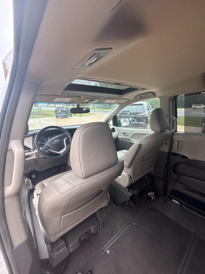 Toyota Sienna XLE FWD 8-Passenger V6 2016