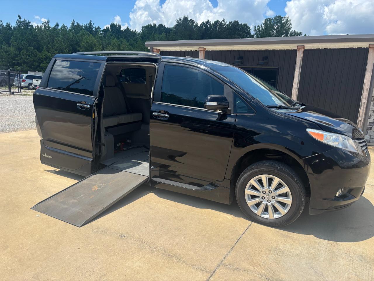 Toyota Sienna XLE FWD 8-Passenger V6 2014