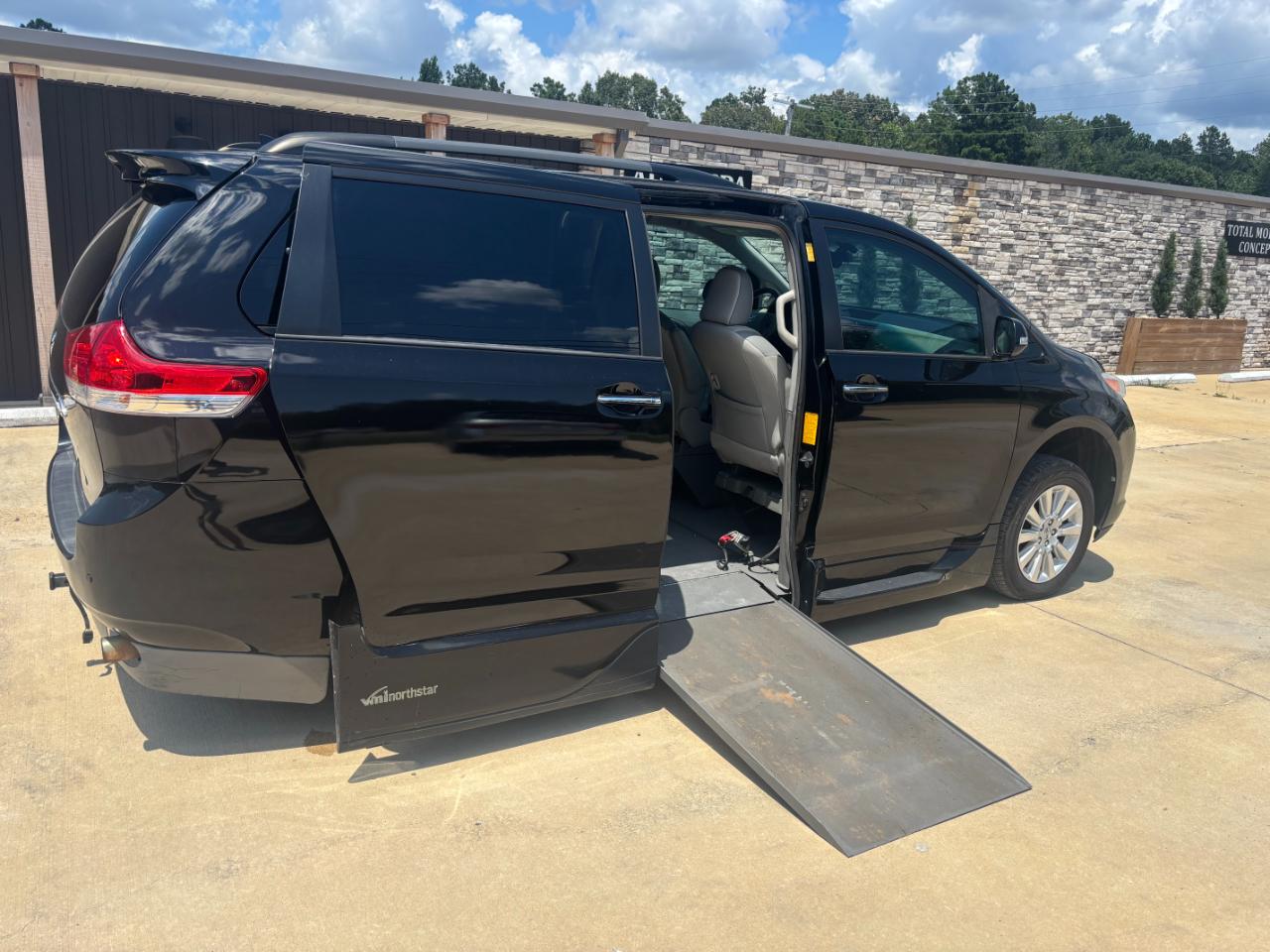 Toyota Sienna XLE FWD 8-Passenger V6 2014