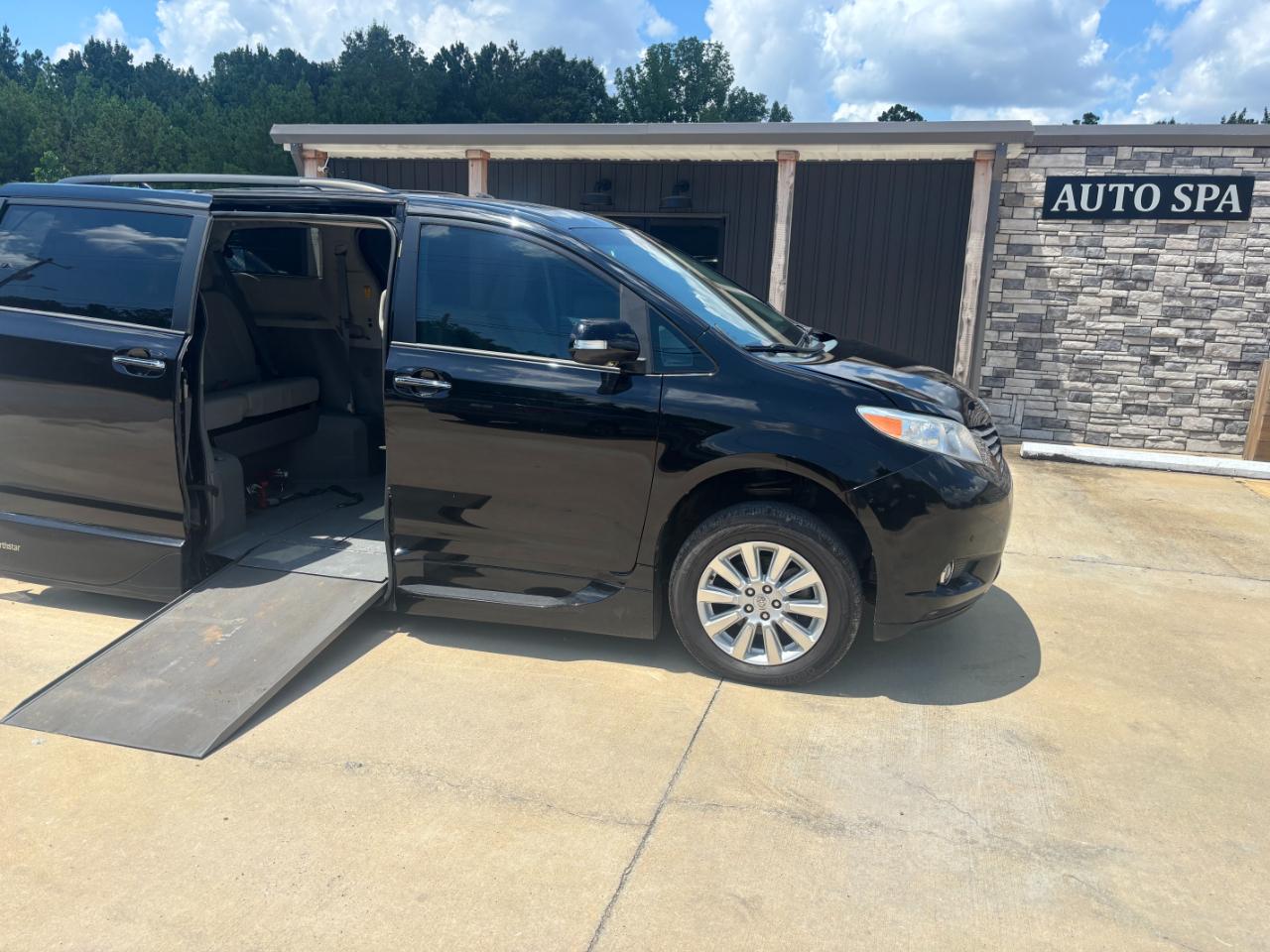Toyota Sienna XLE FWD 8-Passenger V6 2014