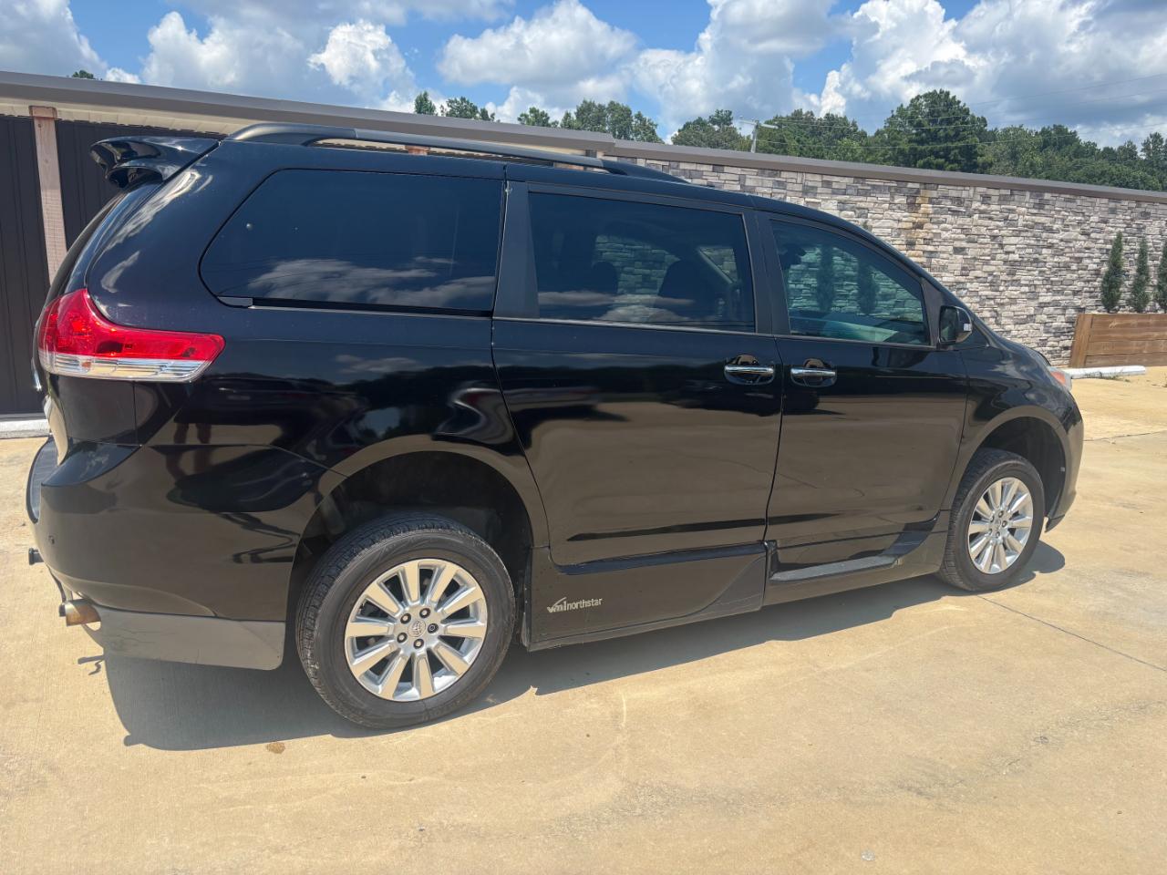 Toyota Sienna XLE FWD 8-Passenger V6 2014