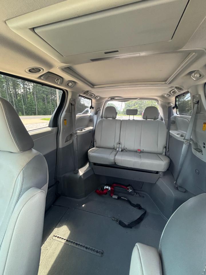 Toyota Sienna XLE FWD 8-Passenger V6 2014