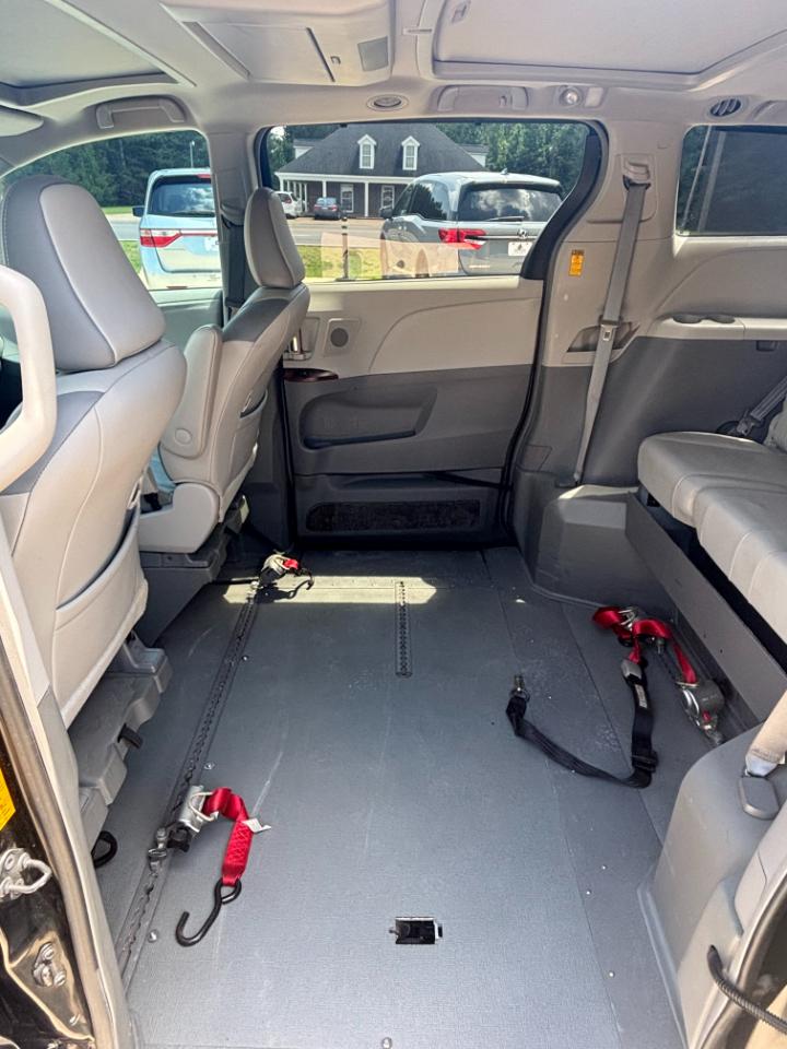 Toyota Sienna XLE FWD 8-Passenger V6 2014