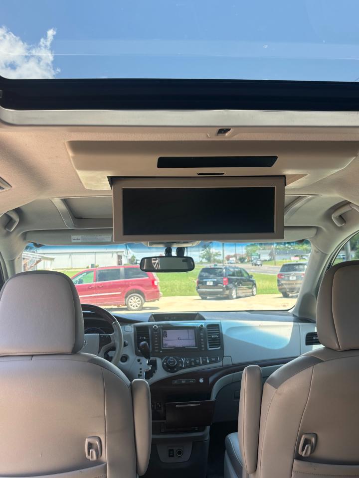 Toyota Sienna XLE FWD 8-Passenger V6 2014