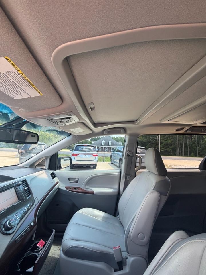 Toyota Sienna XLE FWD 8-Passenger V6 2014