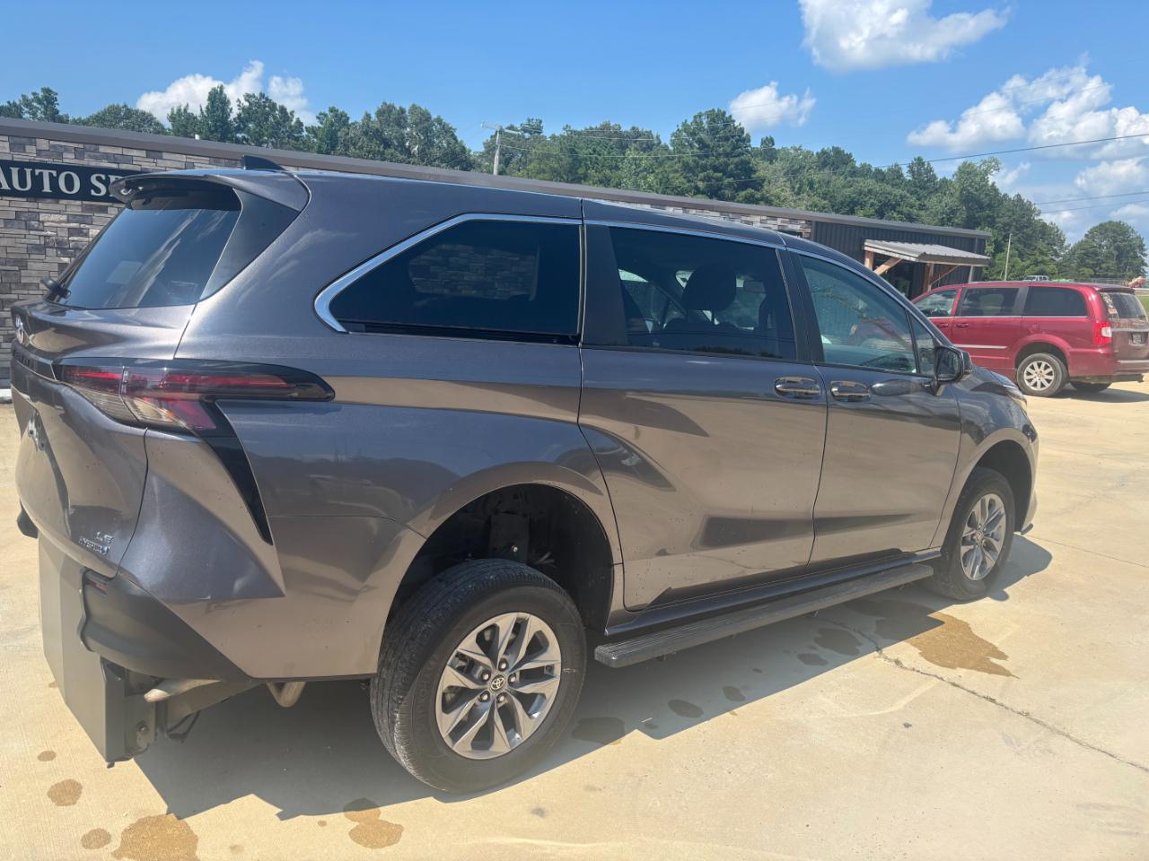 Toyota Sienna LE 8-Passenger 2024