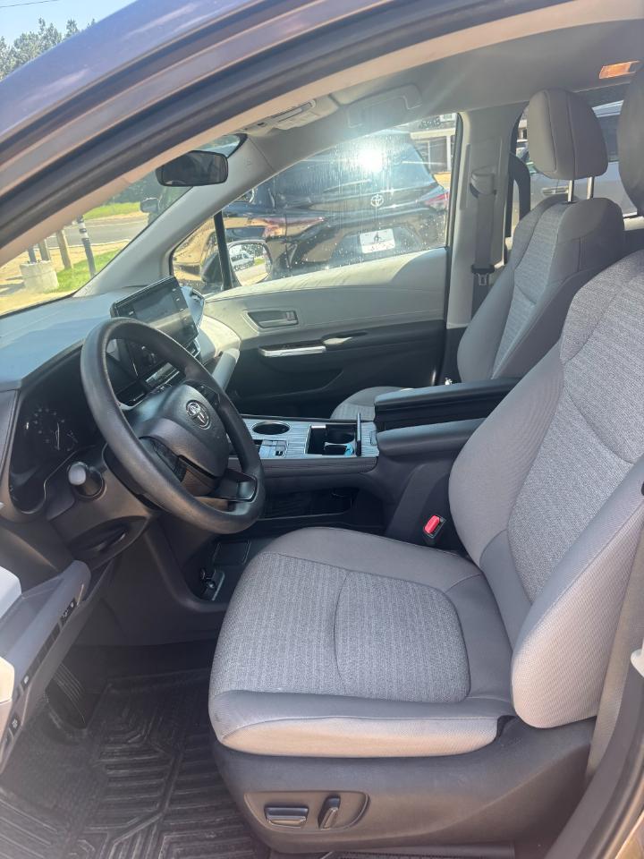 Toyota Sienna LE 8-Passenger 2024