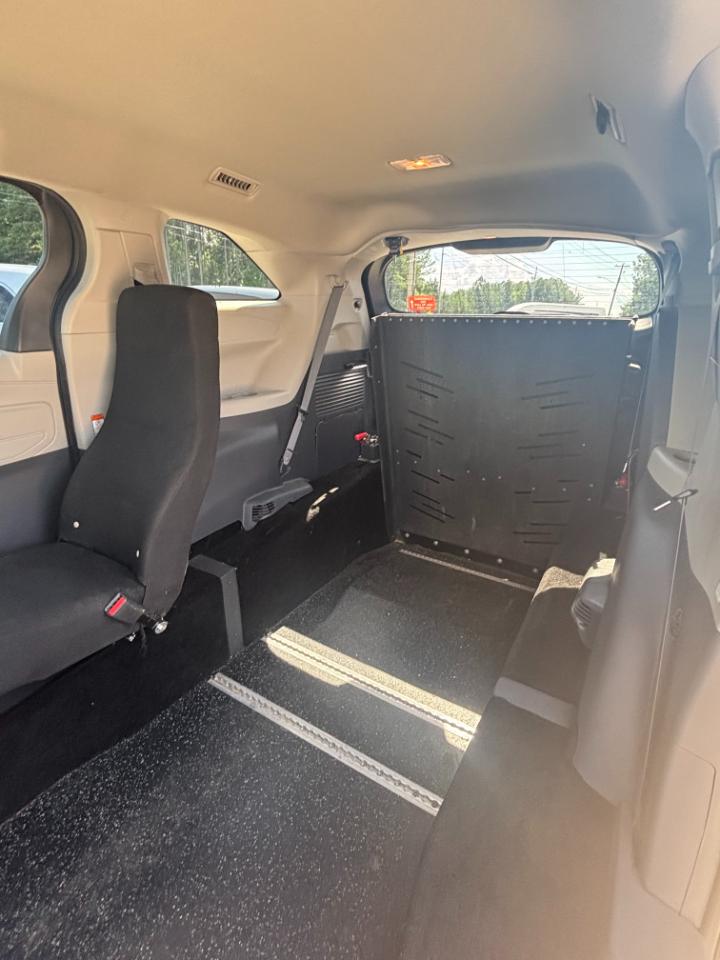Toyota Sienna LE 8-Passenger 2024