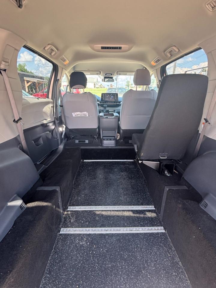 Toyota Sienna LE 8-Passenger 2024