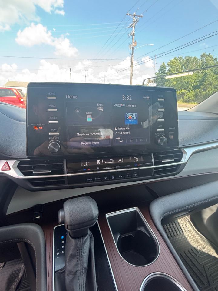 Toyota Sienna LE 8-Passenger 2024