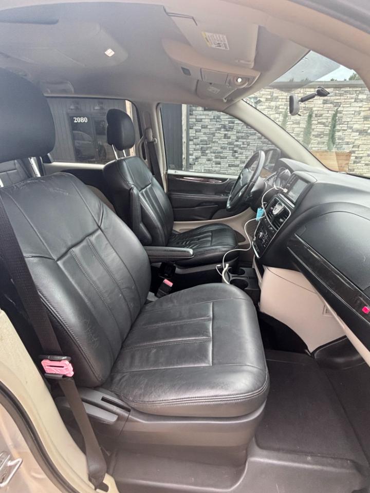 Chrysler Town & Country Touring 2011