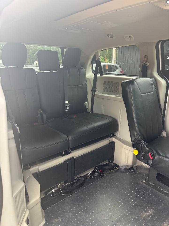 Chrysler Town & Country Touring 2011