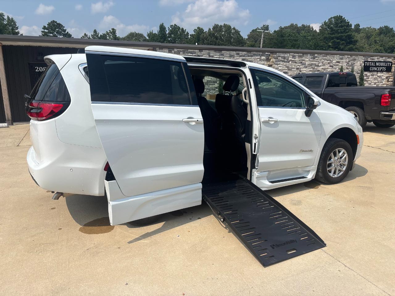 Chrysler Pacifica Touring L 2023