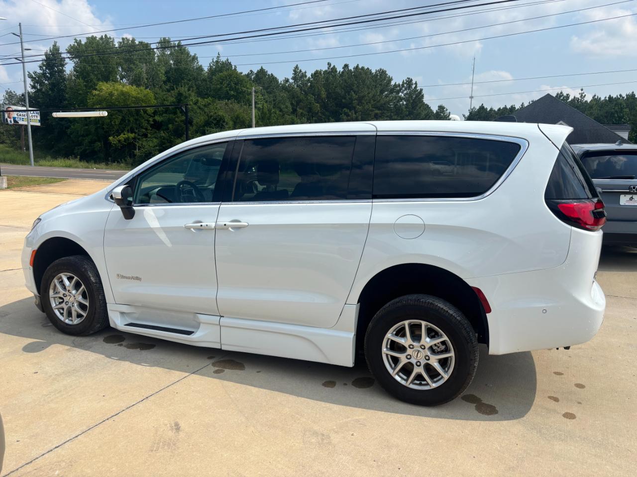 Chrysler Pacifica Touring L 2023