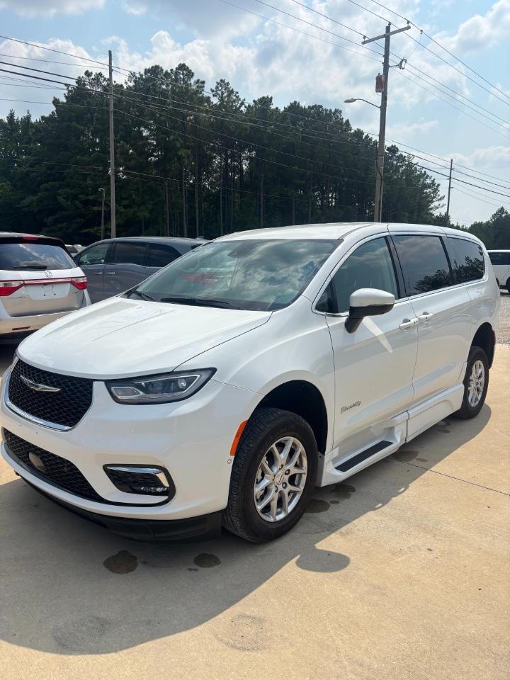Chrysler Pacifica Touring L 2023