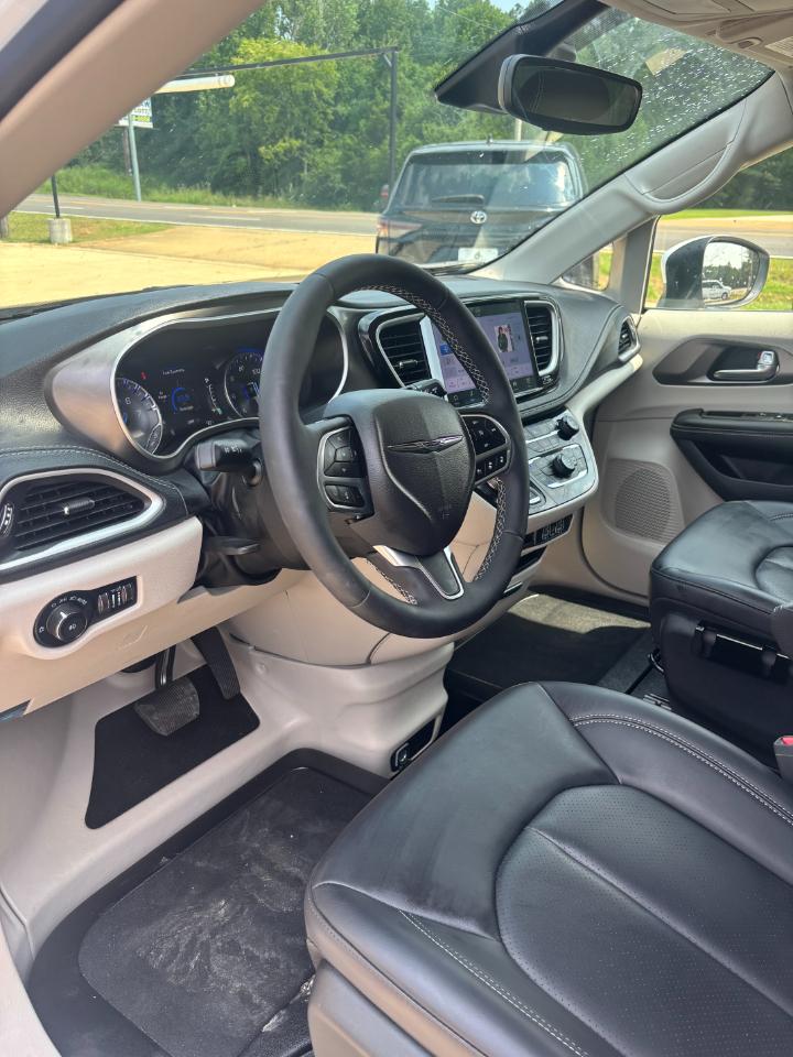 Chrysler Pacifica Touring L 2023