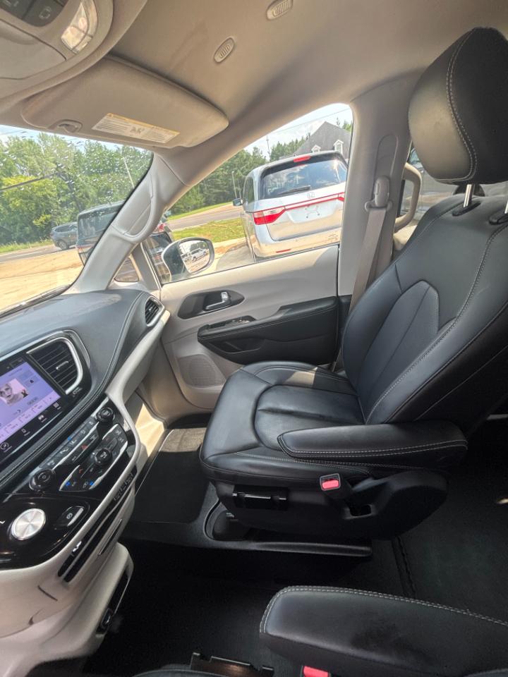 Chrysler Pacifica Touring L 2023